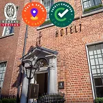 7, Centre Hotell 4*