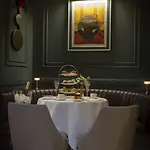 Hotell 7, Centre