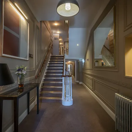 7, Centre Hotell 4*